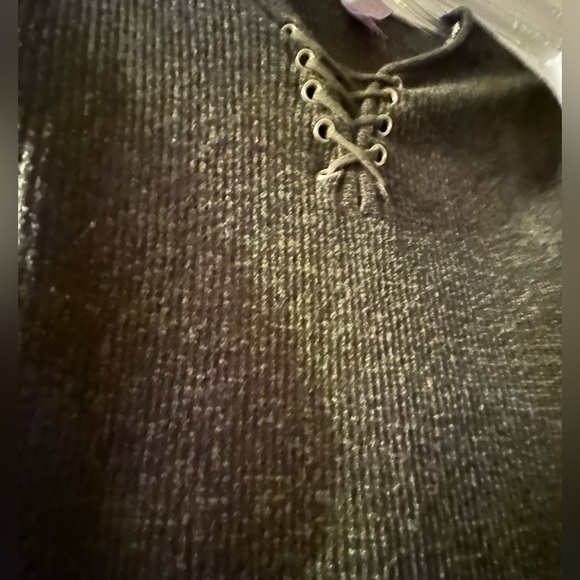 Long Sleeve Laced Top - Picture 3 of 5